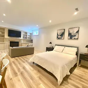  Guest house Spacious Bedroom With Living Area And Free Parking In Midtown