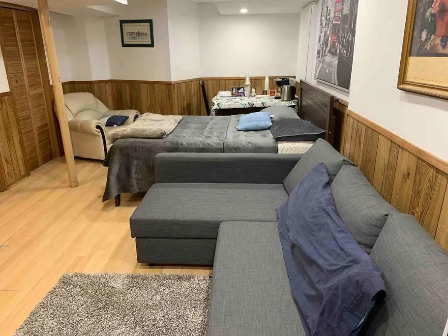 Guest house Big Oasis Studio Near Airport Yyz Hotel Toronto