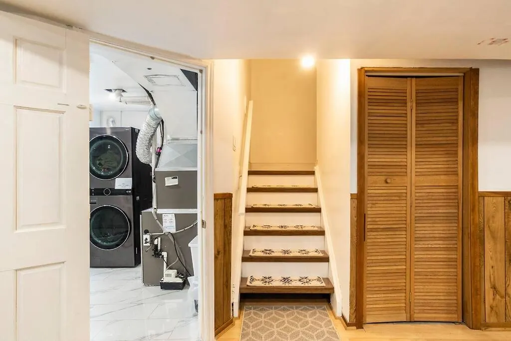 Guest house Big Oasis Studio Near Airport Yyz Hotel Toronto